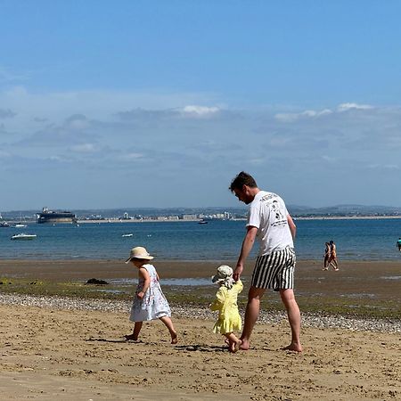 Trafalgar, Lovely Ground Floor Flat With Outside Patio Garden, Minutes Walk To Seafront Seaview Exteriér fotografie