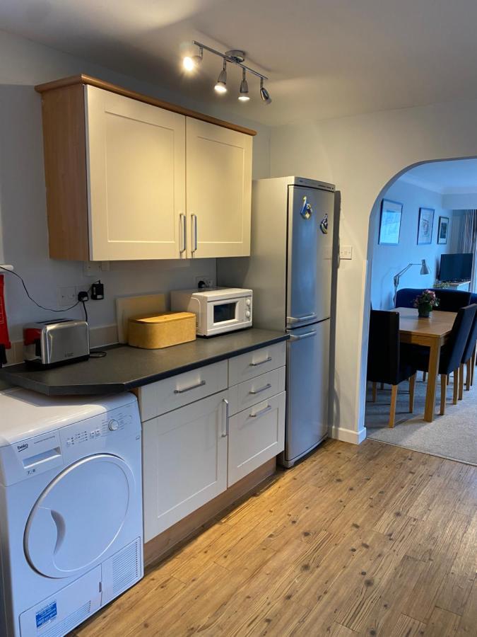 Trafalgar, Lovely Ground Floor Flat With Outside Patio Garden, Minutes Walk To Seafront Seaview Exteriér fotografie