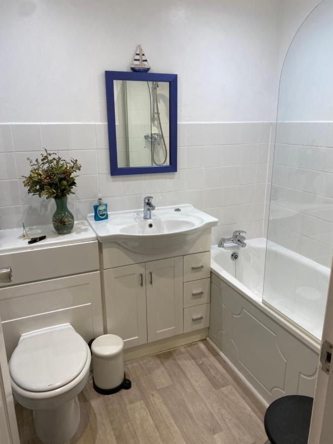 Trafalgar, Lovely Ground Floor Flat With Outside Patio Garden, Minutes Walk To Seafront Seaview Exteriér fotografie