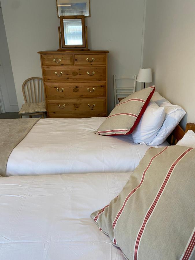 Trafalgar, Lovely Ground Floor Flat With Outside Patio Garden, Minutes Walk To Seafront Seaview Exteriér fotografie