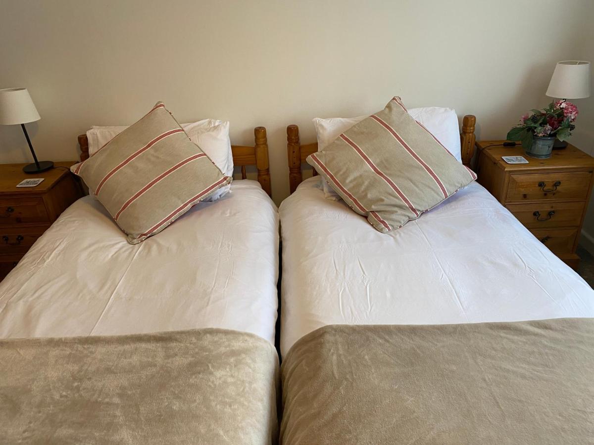 Trafalgar, Lovely Ground Floor Flat With Outside Patio Garden, Minutes Walk To Seafront Seaview Exteriér fotografie