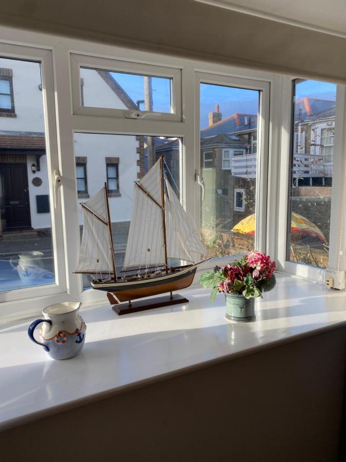 Trafalgar, Lovely Ground Floor Flat With Outside Patio Garden, Minutes Walk To Seafront Seaview Exteriér fotografie